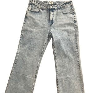NWOT Distressed Stretchy Straight Leg Jeans